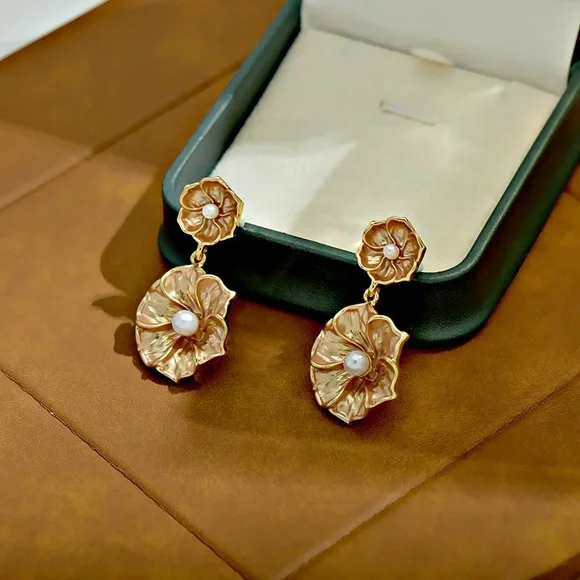 Elegant Gold Floral Earrings with Pearl Accent - Picture 3 of 3